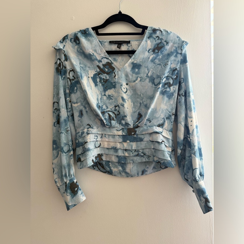White House Black Market Blue and White Long Sleeve V-Neck Blouse Top Size 0